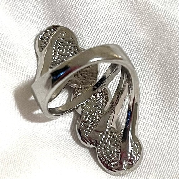 5 Stone Cubic Zirconia Vertical Long Finger Ring, Cocktail Ring size 6, Gorgeous - Picture 3 of 5